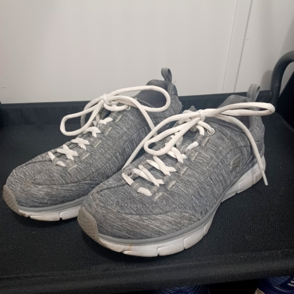 Womens Skechers Sneakers 7.5